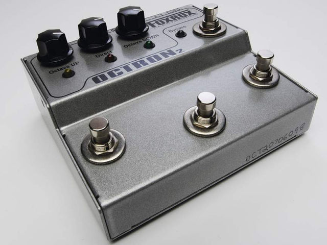 The Octron 2 has individual footswitches for multiple switching options